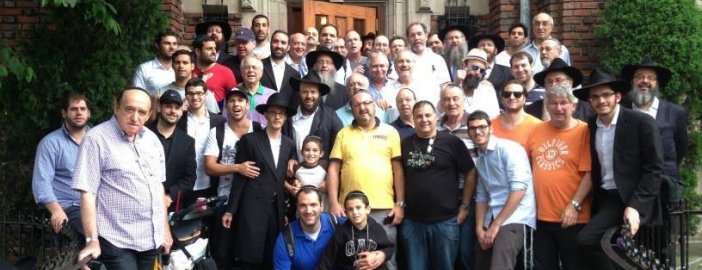 FOTOS em NY: Grupo de Brasileiros em Guimel Tamuz no 770